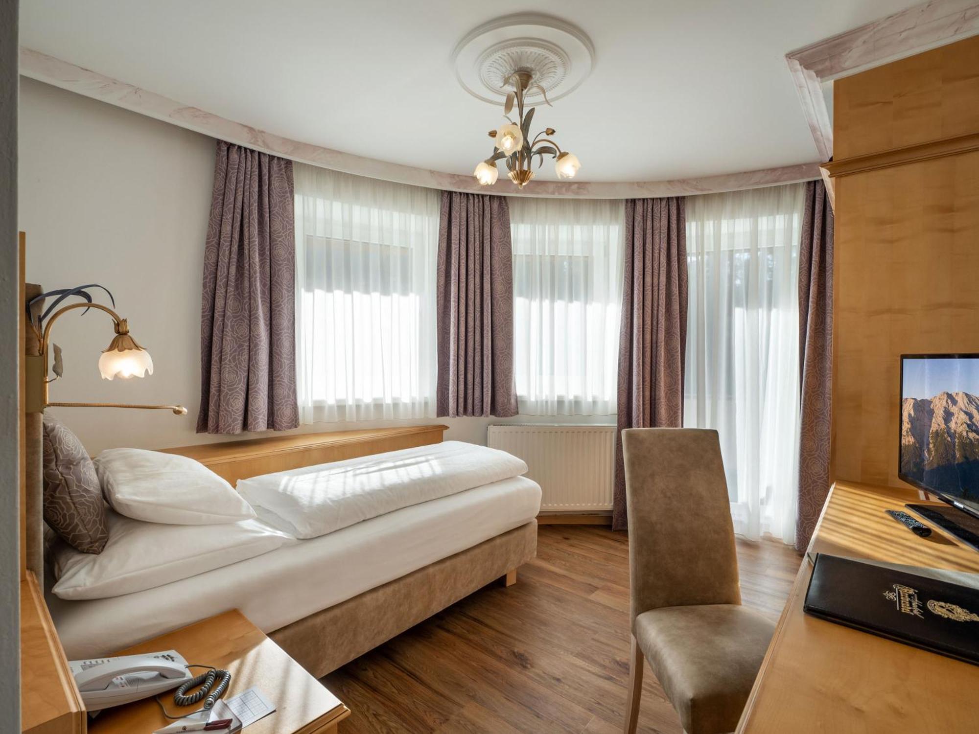 Alpenhotel Karwendel -Adults Only- Leutasch Exterior photo