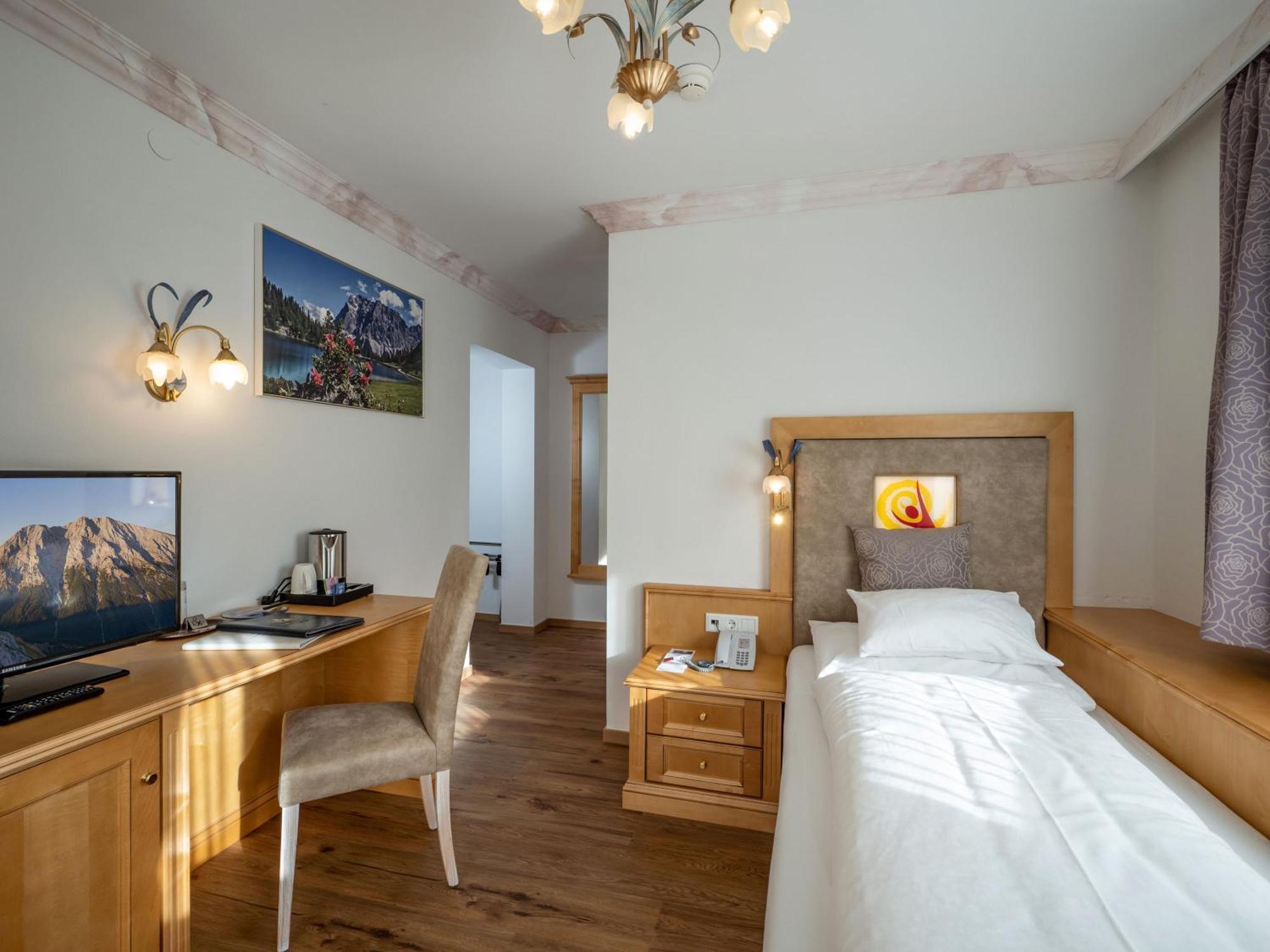 Alpenhotel Karwendel -Adults Only- Leutasch Exterior photo